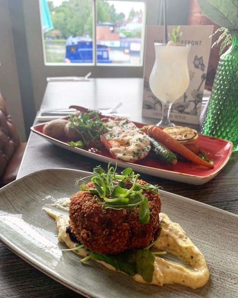 65235086 2622102867835024 448728356200906752 o 768x960