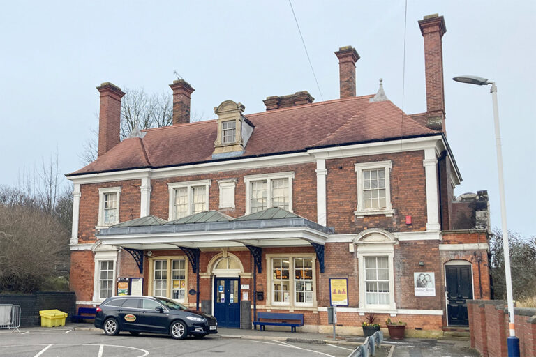 mh train station IMG 9909 1 768x512