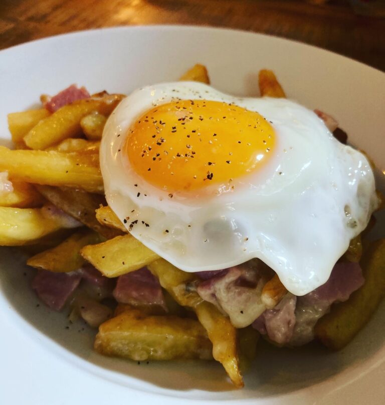 258149716 4941730182528087 7171579822044667322 n 768x809