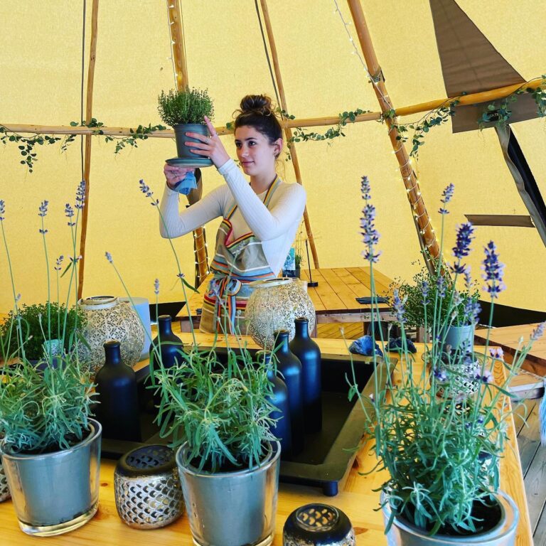 242520694 1547777632248924 8131987910142804011 n 768x768