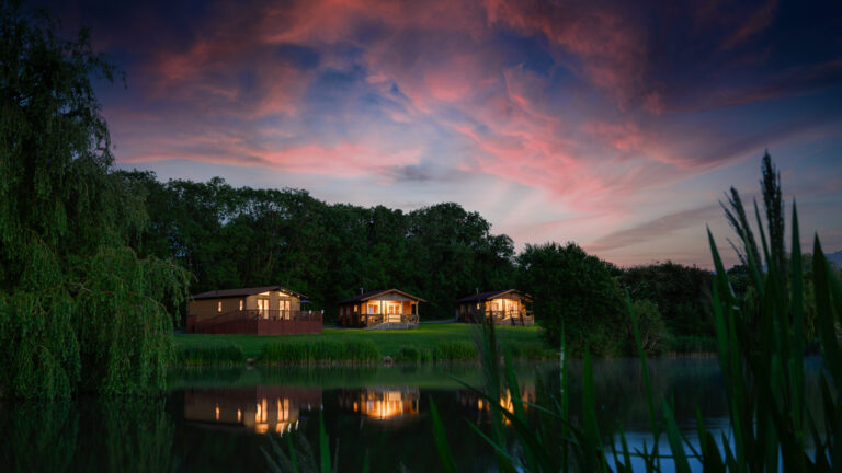 Night shot cabins 1 768x432