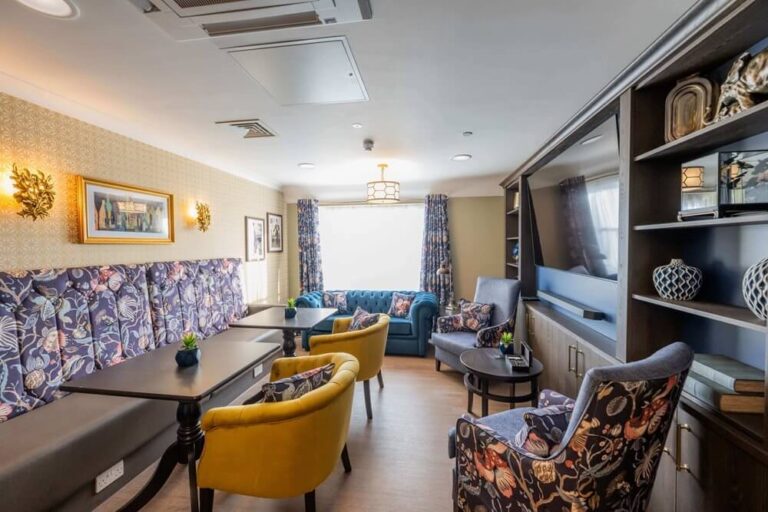 Oat Hill Mews cafe 3 768x512