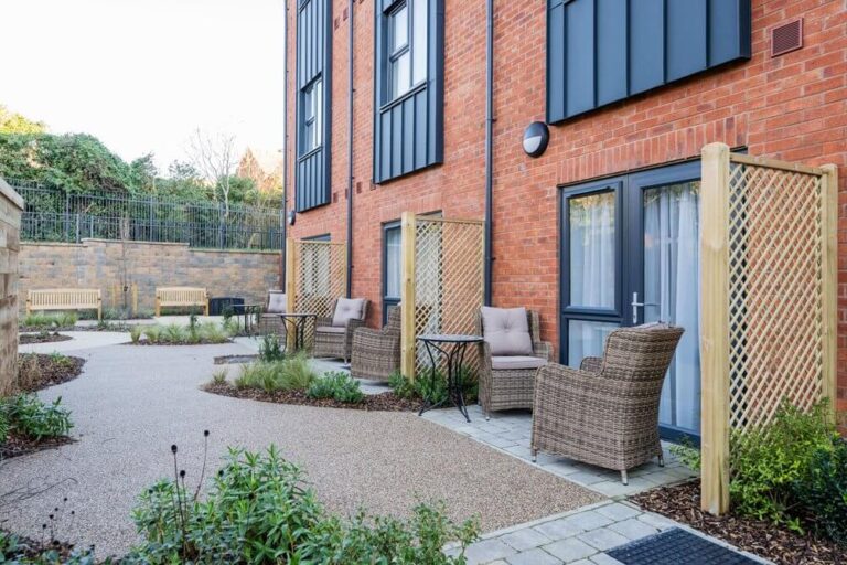 Oat Hill Mews garden 3 768x512