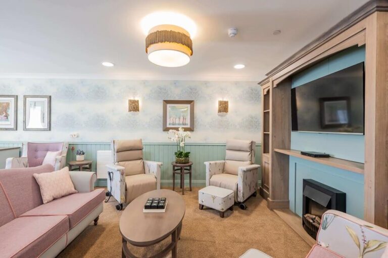 Oat Hill Mews lounge 1 768x512