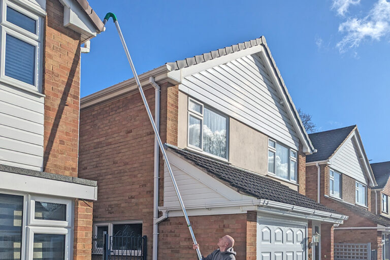 gutter clearing 01 768x512