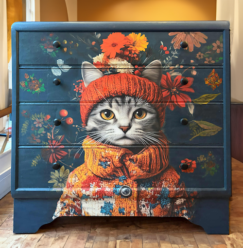 Decoupage cat draws
